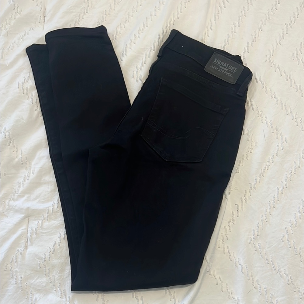 Signature Black Skinny Jeans Sleek Modern Style